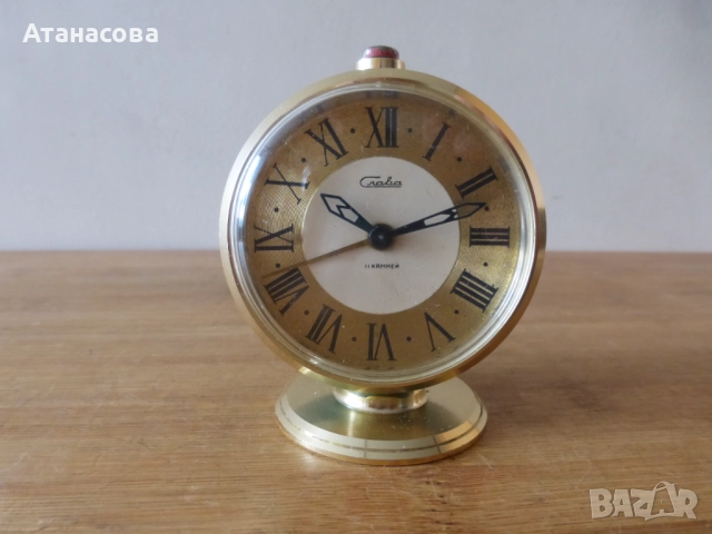 Рядък будилник часовник Слава със златист циферблат