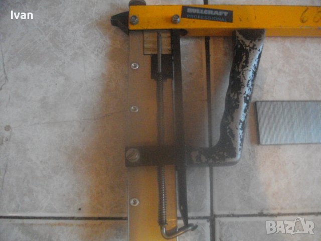 Ръчен Такер За Скоби до 28мм-Немски Професионален-BULLCRAFT PROFESSIONAL-Голям-Алуминиев-Старо Качес, снимка 5 - Други инструменти - 42889316