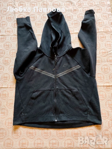 Дамско горнище Nike tech fleece ( размер М)