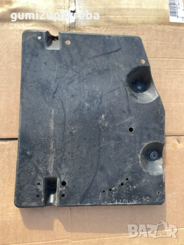 Кора под Резервоара Дясно 42045CA020 Toyota GT86 2018 Subaru BRZ