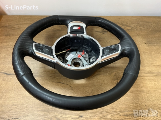 Оригинален скосен Мулти волан с перфорирана кожа Audi A3 A4 TT , снимка 2 - Части - 51487393