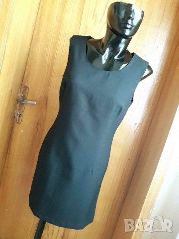 Черна къса изчистена рокля с цепка М