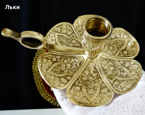 Викториански бронзов свещник,детелина,орнаменти. , снимка 4 - Антикварни и старинни предмети - 52417433
