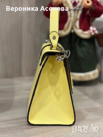 Жълта чанта Guess, снимка 2 - Чанти - 52541208