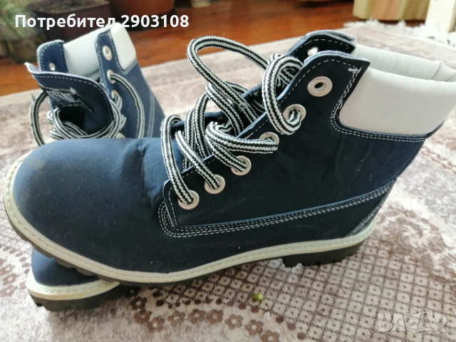 Продавам боти Strange, снимка 2 - Дамски боти - 54076699