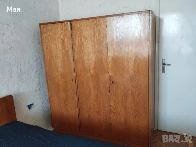 Трикрил гардероб с надстройка масивно истинско естествено едновремешно дърво, дебели плоскости, 