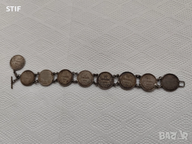 Стара сребърна гривна от монети