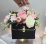 Луксозна чантичка със златисти елементи и цветя, снимка 7