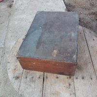 Стар дървен куфар, снимка 6 - Антикварни и старинни предмети - 39223560
