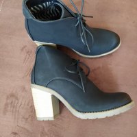Нови обувки на среден дебел ток, снимка 2 - Дамски ежедневни обувки - 29807853