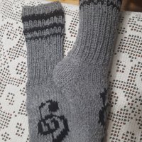 Ръчно плетени дамски чорапи , снимка 2 - Дамски чорапи - 31568939