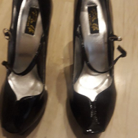 Официални обувки от лак , снимка 1 - Дамски обувки на ток - 36566768