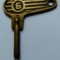 Стар ключ за мотор, снимка 1 - Антикварни и старинни предмети - 32180750