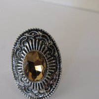  Елегантен пръстен с камък, нов, снимка 1 - Пръстени - 33883890