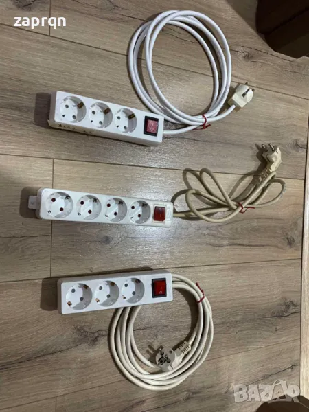 Разклонители с 3 и 4 гнезда и ключ, снимка 1