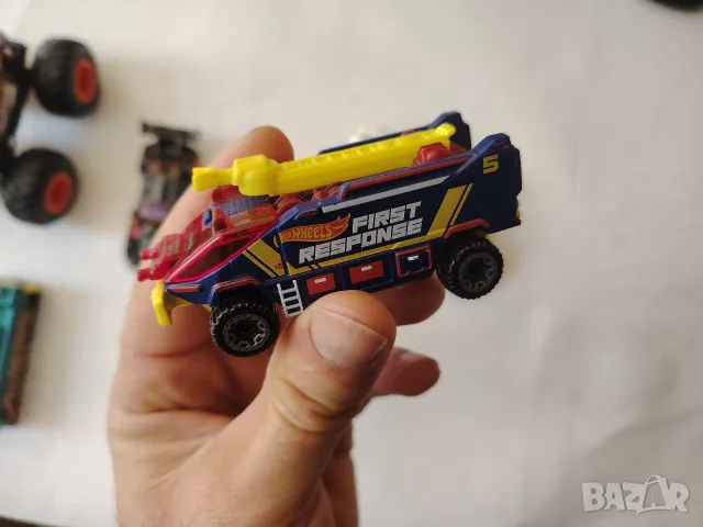 Колички Hotwheels, снимка 11 - Коли, камиони, мотори, писти - 56345903