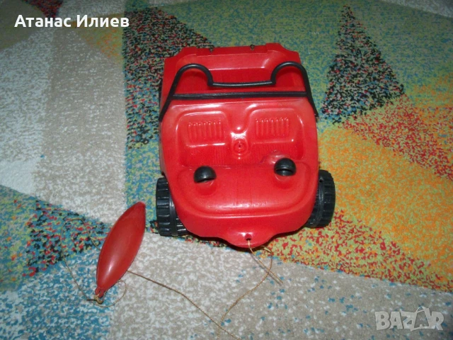 Голяма соц пластмасова кола играчка за дърпане