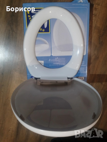 Нов тоалетен капак на марката Wenko., снимка 2 - Душ кабини и вани - 54010347