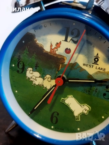 Стар анимиран будилник, настолен часовник, снимка 2 - Антикварни и старинни предмети - 54132465