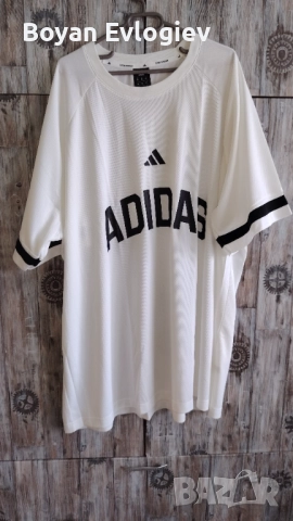 Спортна тениска Adidas 