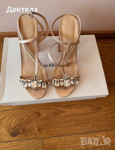 ASOS Луксозни дамски златисти сандали с камъни, снимка 8 - Сандали - 54216887