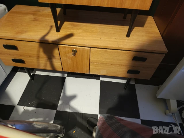 Арт Деко елегантни  мебели светъл боров фурнир и черни акценти, снимка 5 - Шкафове - 50992117