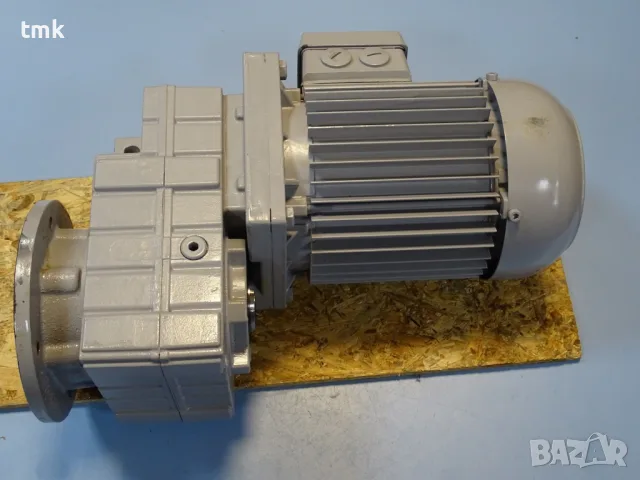 мотор редуктор с бъркалка Lenze 4481-Asten Gear Motor 0.75kW 23Nm, снимка 9 - Резервни части за машини - 55920312