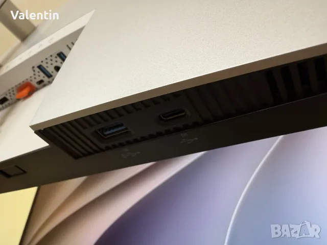 Монитор Dell U2722D, снимка 9 - Монитори - 56543356