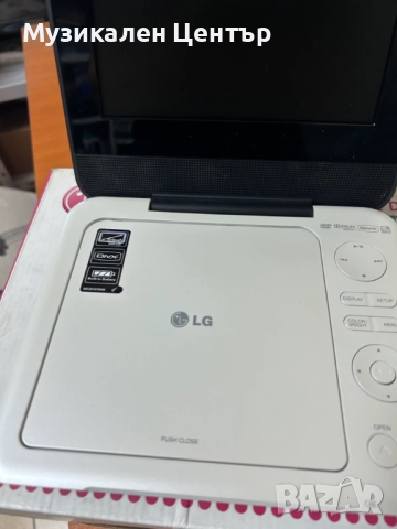 LG 7 Portable DvD player DP450 БЕЗ ЗАХРАНВАНЕ, снимка 2 - Плейъри, домашно кино, прожектори - 51491570