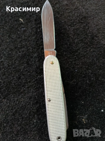 Швейцарско ножче "Victorinox" 81 год. - отлично състояние , снимка 3 - Антикварни и старинни предмети - 52921578
