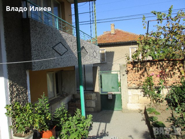 3 -етажна масивна/на плоча/ тухлена къща с двор в с. Гецово,общ .Разград без посредник  и комисиони, снимка 3 - Къщи - 29754638