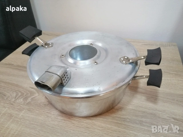 Продавам полска електиическа тенджера с кабел