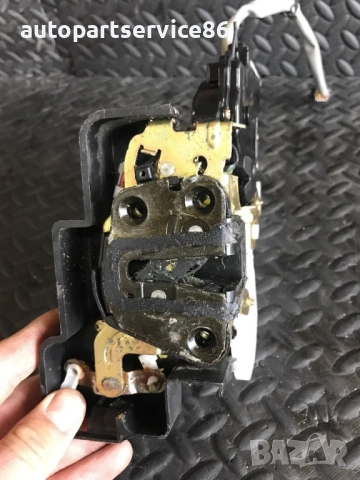 Механизъм на бравата на предната дясна врата за KIA Carnival 2.9 CRDi (2007–2010), снимка 2 - Части - 53189316