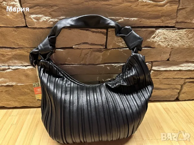 Дамска черна кожена чанта