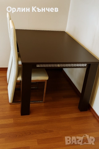 Дървена трапезна маса