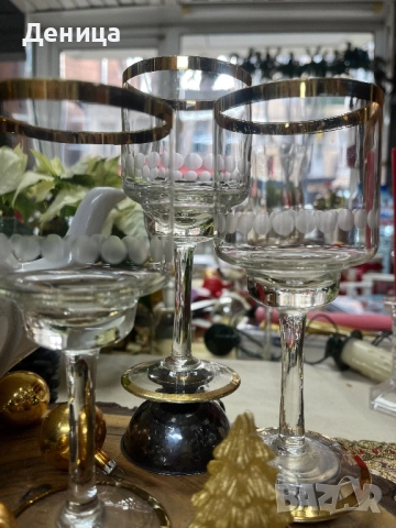 Чаши за трима⚜️ Много красиви на живо Ясен кристален звън,  широки златни кантове и пръстен от точки, снимка 6 - Чаши - 52889236