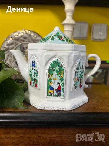 Чайник „Conservatory“, част от колекцията „English Life Teapots“ на Wade Ceramics. 