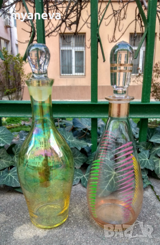 Стъклени , цветни бутилки за напитки от СОЦА. 