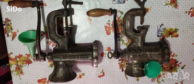 Лот 2 чугунени ръчни месомелачки малка и голяма, снимка 11 - Месомелачки - 50578375