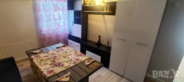 Хубава двуетажна къща с двор с. Маломир /22 км от Ямбол, снимка 9 - Къщи - 52071871