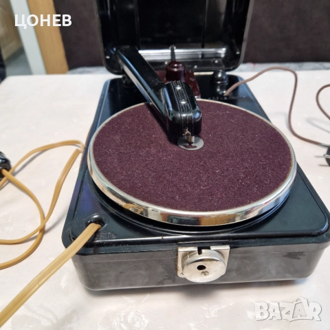 Стар руски грамофон + оригинални винилови плочи, снимка 4 - Антикварни и старинни предмети - 52790638