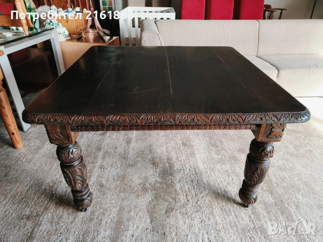 Антикварна маса с дърворезба 