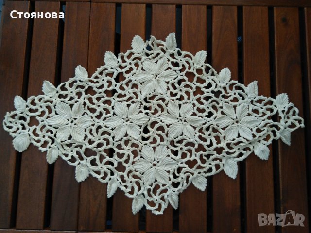 Каре ръчно плетено на една кука 68см./40 см.