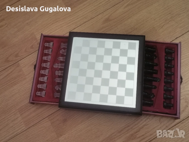 Стъклен шах в луксозна дървена кутия, снимка 3 - Шах и табла - 52548601