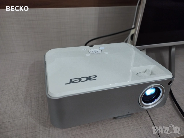 Проектор Acer H7532BD Full HD, снимка 3 - Плейъри, домашно кино, прожектори - 52915601