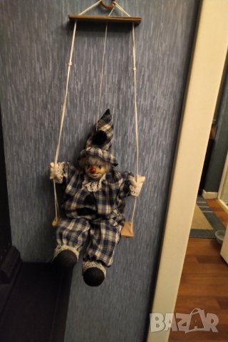 Колекционерска порцеланова кукла клоун на люлка , снимка 2 - Колекции - 33865412