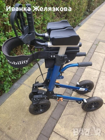 Ролаторна количка за трудноподвижни хора  с регулиращи лакътници. Сгъваема.