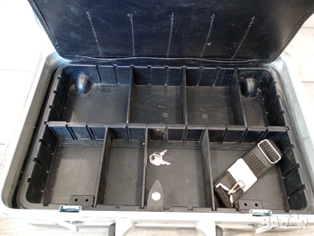 Knipex куфар с инструменти за електротехници , снимка 5 - Куфари с инструменти - 53335994