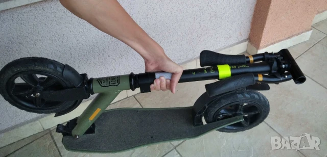 Сгъваема тротинетка от UK - скутер с пневматични гуми Frenzy 205P - като нова, снимка 2 - Други спортове - 51308171