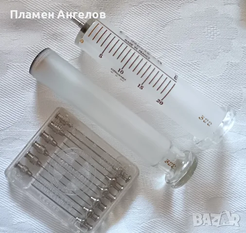 Винтидж френска стъклена спринцовка Flamiver и унгарски винтидж игли Medicor Record. , снимка 2 - Колекции - 55850869